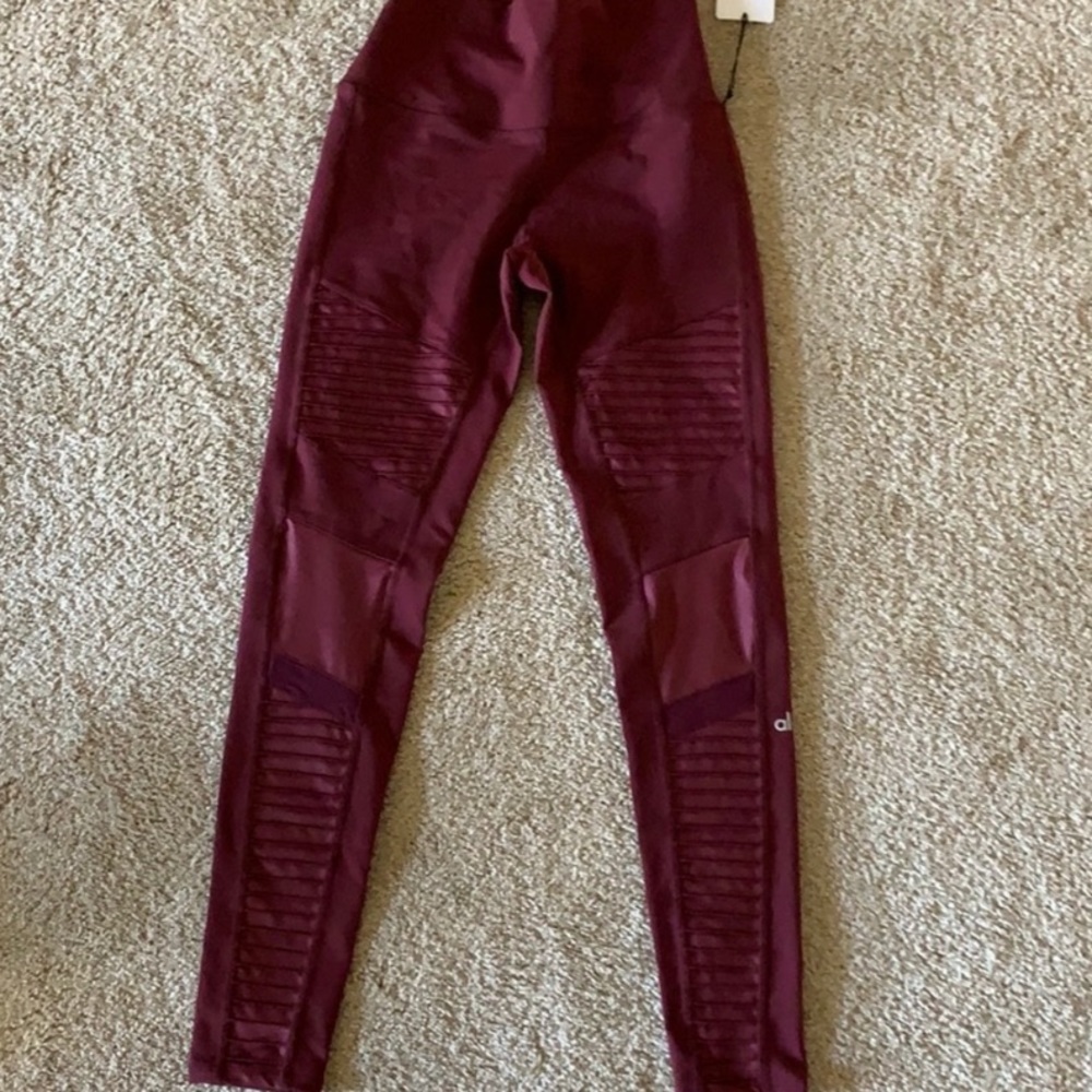 Alo Moto Yoga Hi-Rise Leggings Black Cherry XS